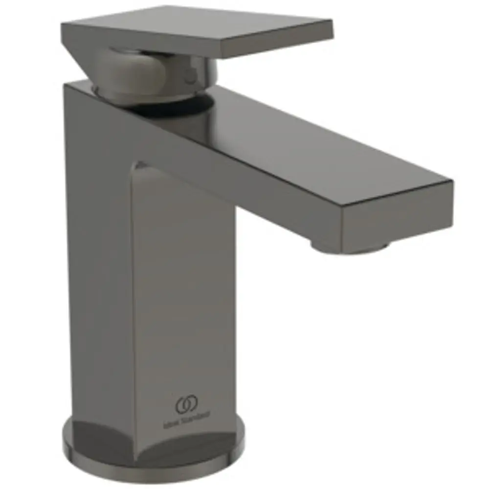 Wascharmatur in schmalem, geometrischem Design mit verchromter Oberfläche. Marke Ideal Standard, ausgestattet mit einem abnehmbaren Wasserabscheider.